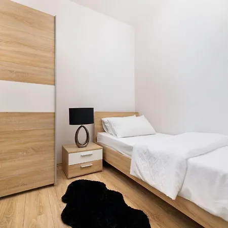 Ruza By El-pi Tours * Nijvice