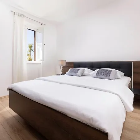 Apartament Ruza By El-pi Tours *